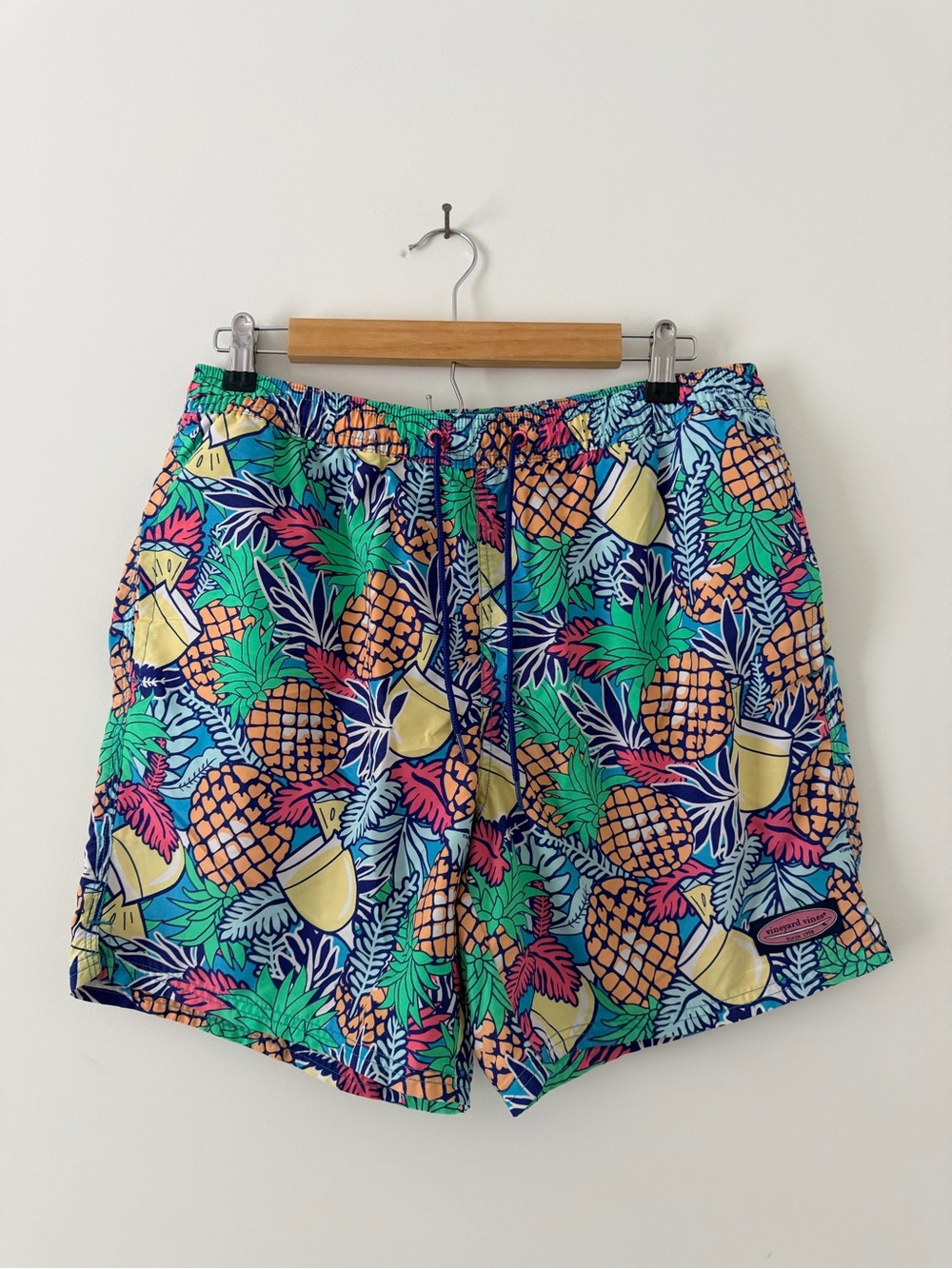 Vineyard Vines Men's Pineapple Print Swim Shorts